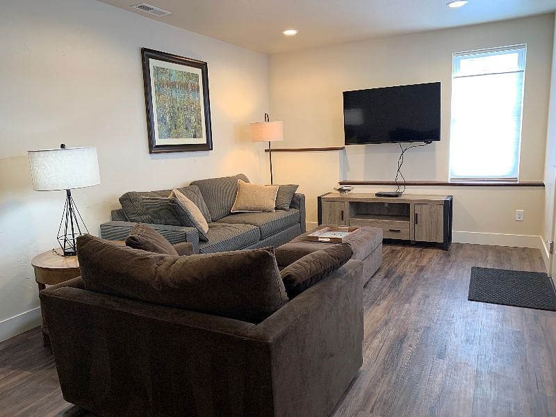 Furnished Finder property 588160_1 photo 8
