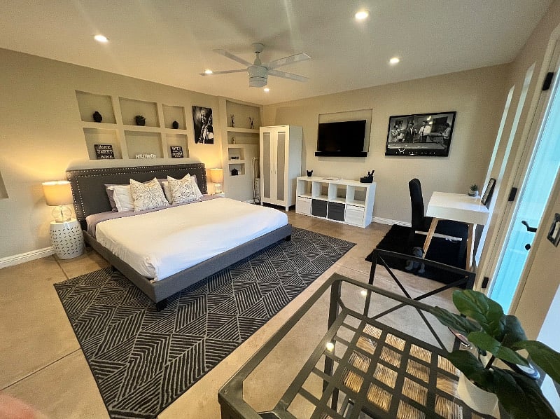 Entire studio with a wardrobe and shelves, Desk area, TV.