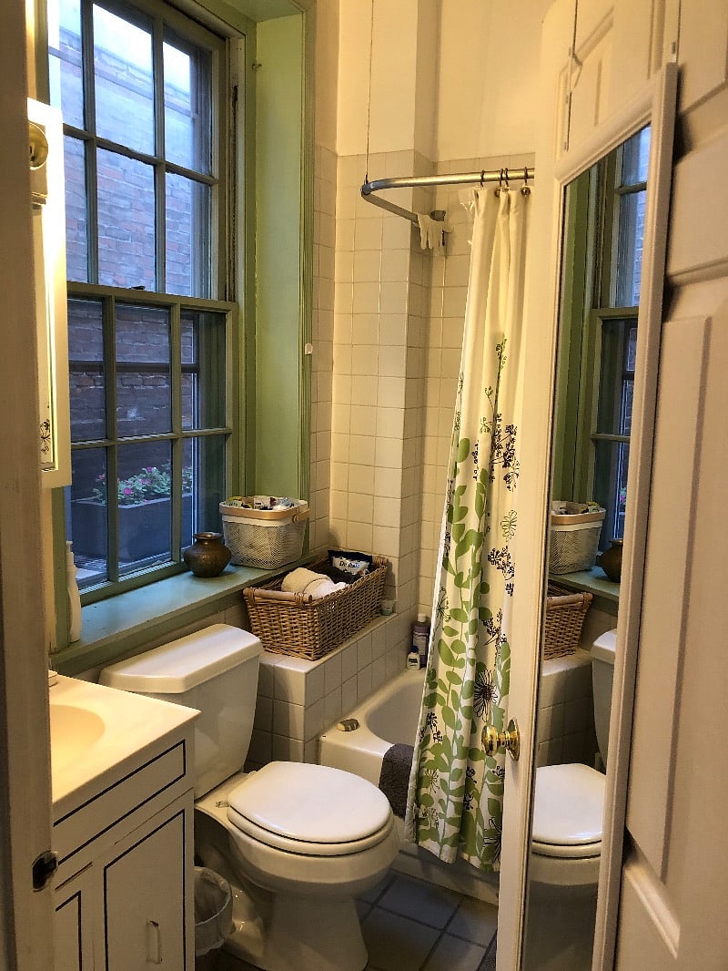 Yes a window in the bathroom