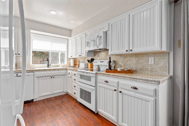 Furnished Finder property 588306_1 photo 11