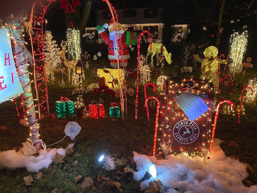 Welcome to Wonderland! On Sunday December 8th, enjoy the 4th annual Santapalooza where Santa comes to visit the neighborhood! It's remarkable!