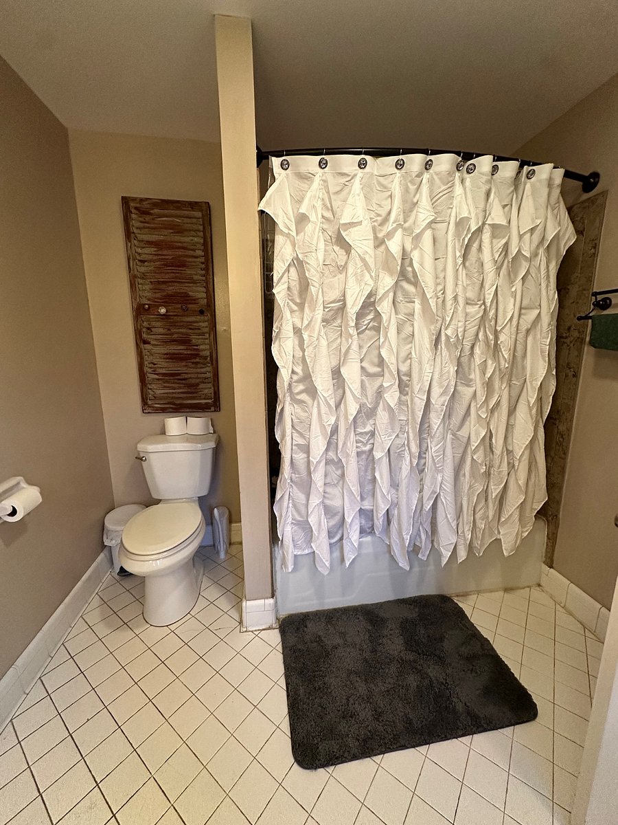 Full bathroom!