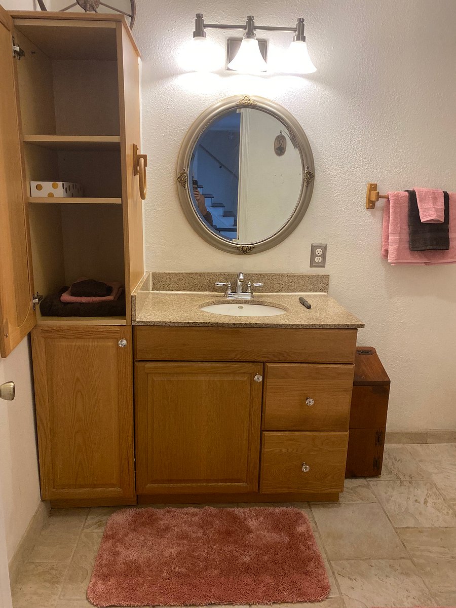 Private bathroom! Two sets of new towels will be supplied upon your arrival along with a pool towel!