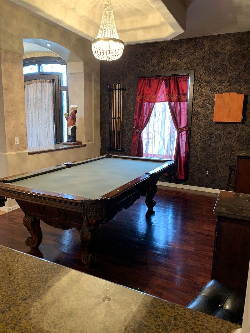 Pool table 