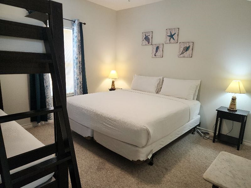 Second bedroom.