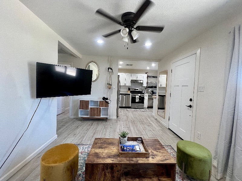 Furnished Finder property 588497_1 photo 3