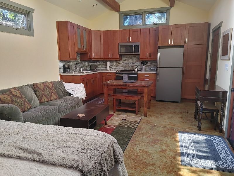 Furnished Finder property 588535_1 photo 1