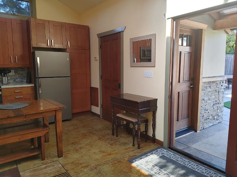 Furnished Finder property 588535_1 photo 5