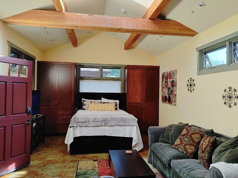 Furnished Finder property 588535_1 photo 2