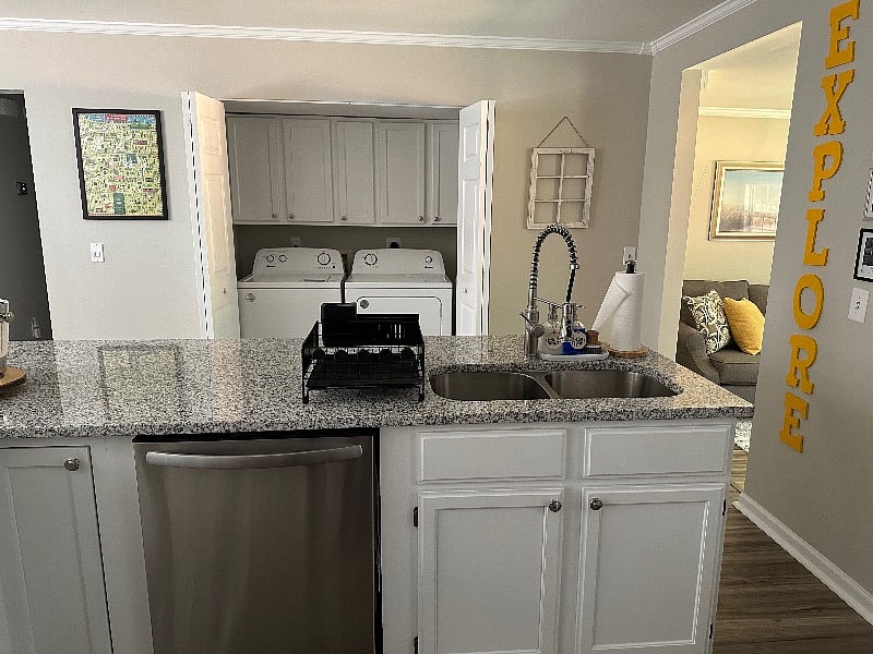 Furnished Finder property 588550_1 photo 11