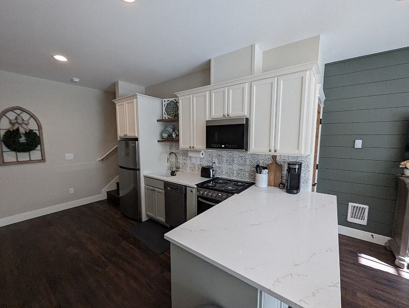 Furnished Finder property 588592_1 photo 8