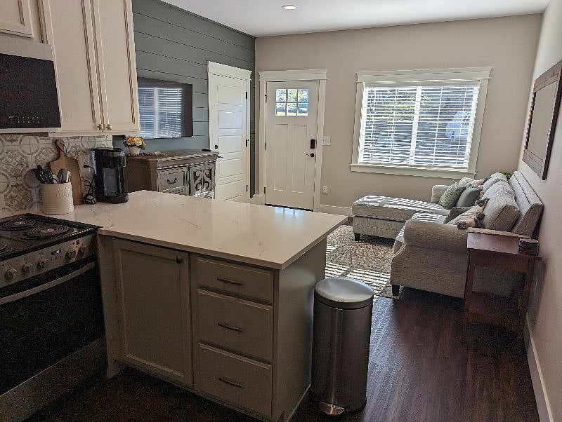 Furnished Finder property 588592_1 photo 2