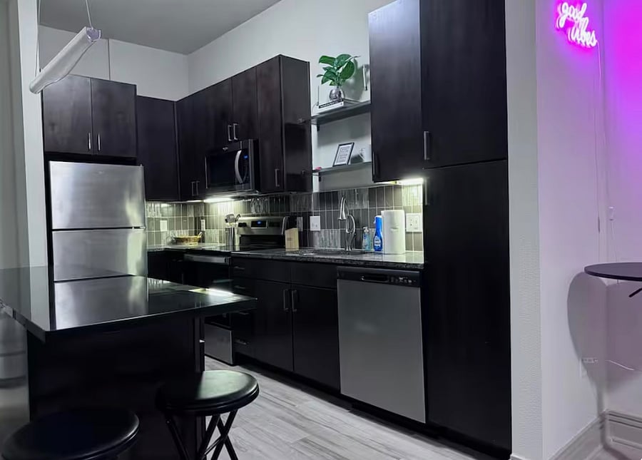 Furnished Finder property 588625_1 photo 3