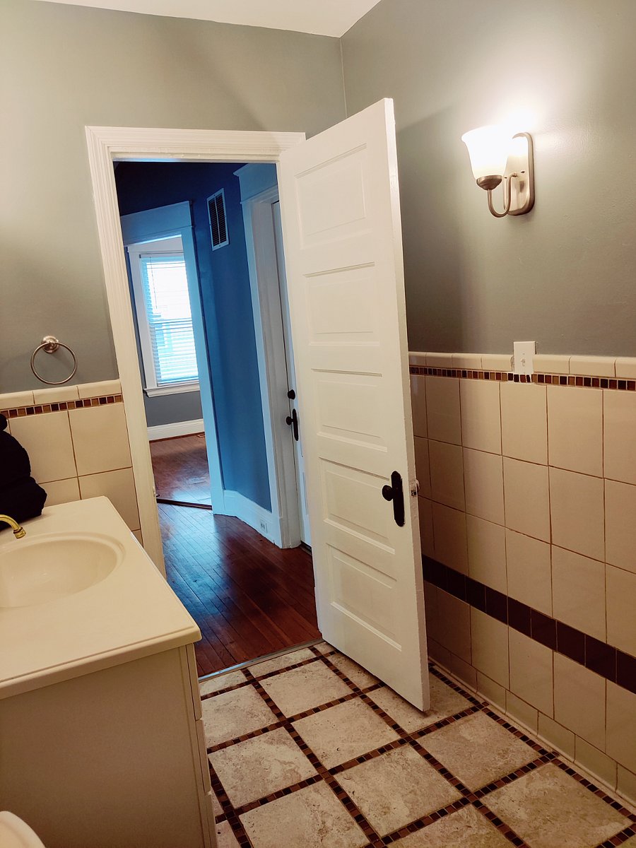 first floor apartment bathroom