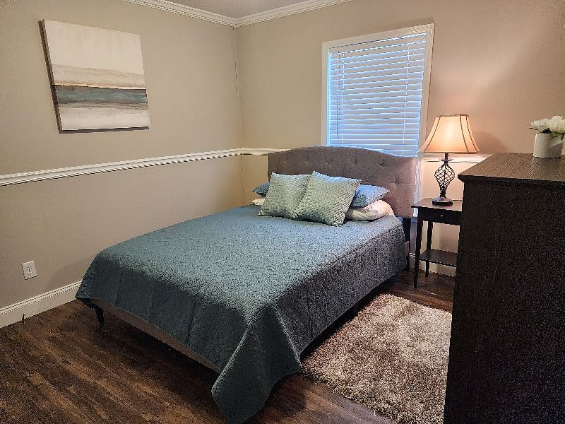 2nd bedroom, Queen