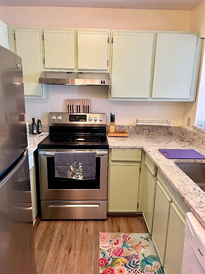 full size frig, stove/ over microwave, toaster, coffee maker, dishes and pot and pans plus dishwasher