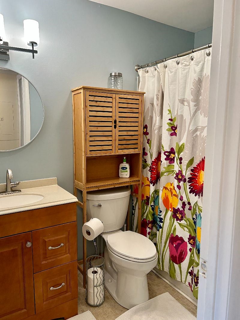  Full bath with shower and soaking tub
