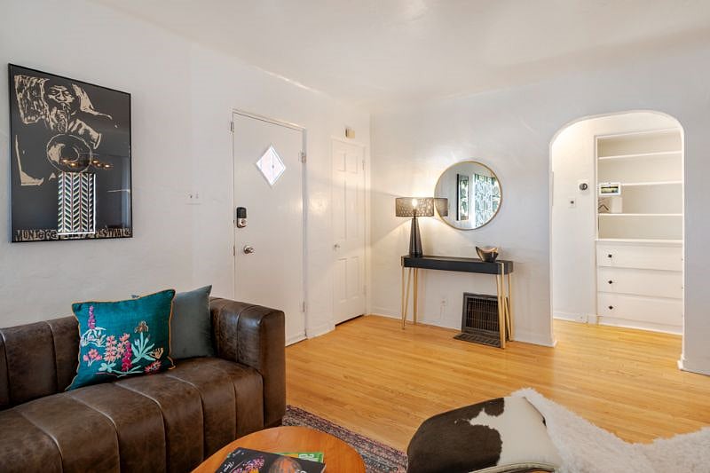 Furnished Finder property 588904_1 photo 3