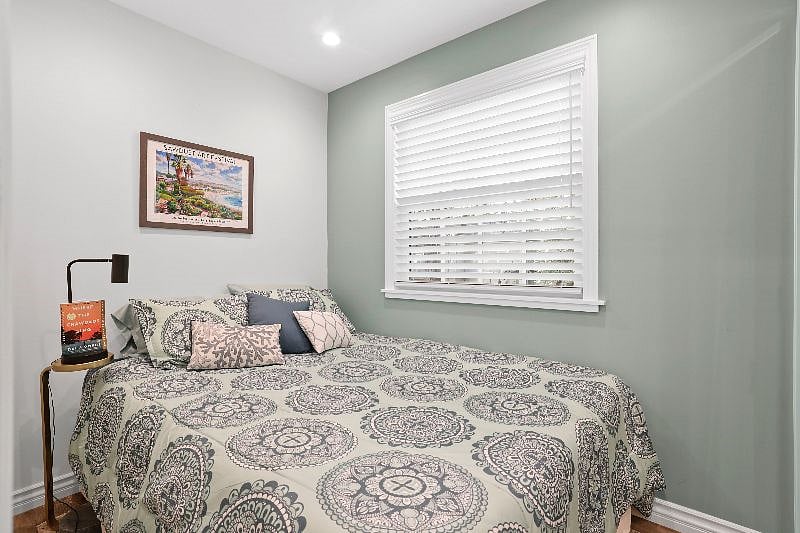The bedroom features a queen size Lull memory foam mattress.