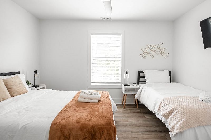 Enjoy the coziness of both a double and a single bed, complete with a bedside table and lamp. Entertainment is at your fingertips with a TV, and the room is illuminated by a window for a delightful stay.