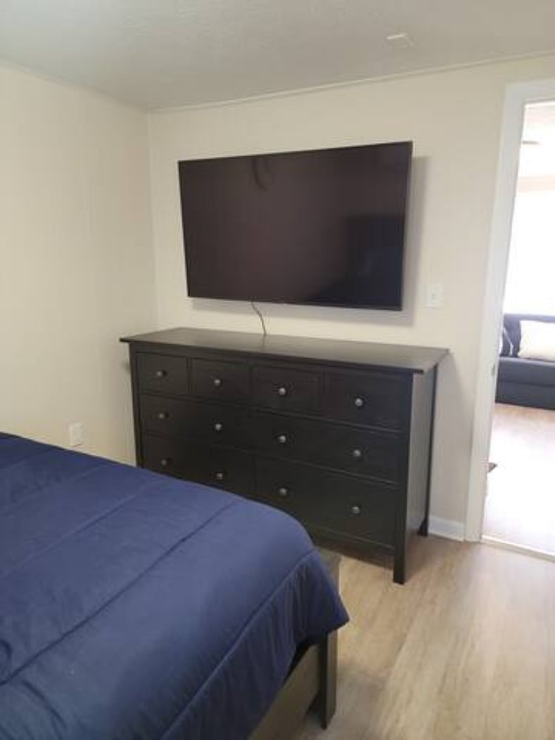 Dresser & TV