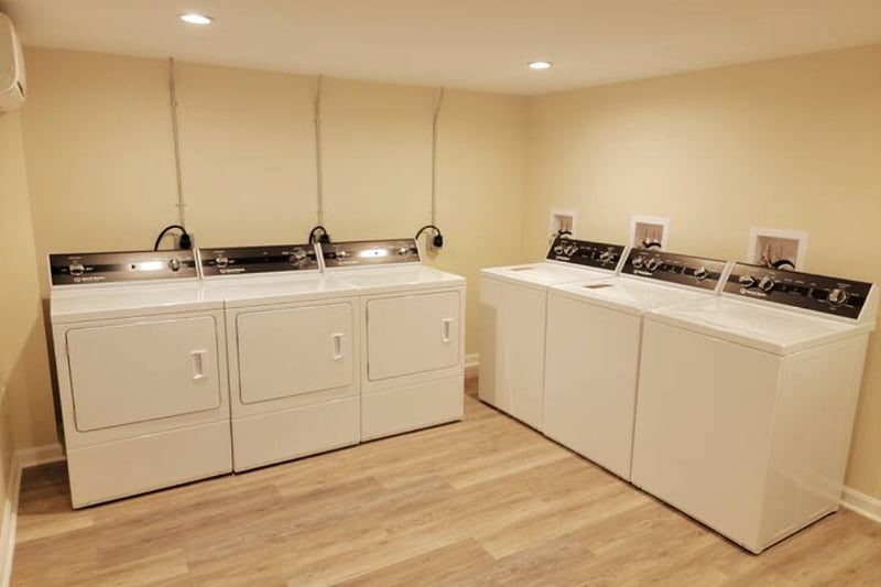 Common Area, Free Laundry Room (3 Washers/3 Dryers)