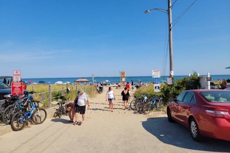 1 Min walk to the Beach