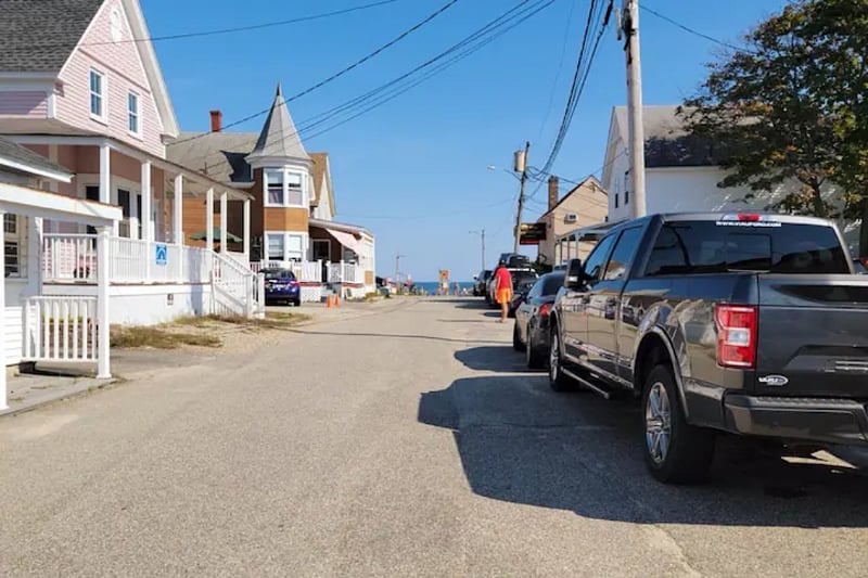 1 Min walk to the Beach