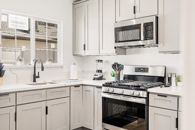 Completely brand new modern, full sized kitchen!
