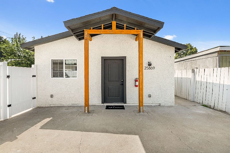 Private entrance 