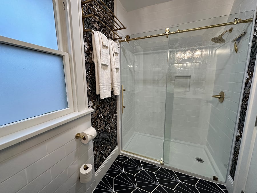 North Apartment Bathroom