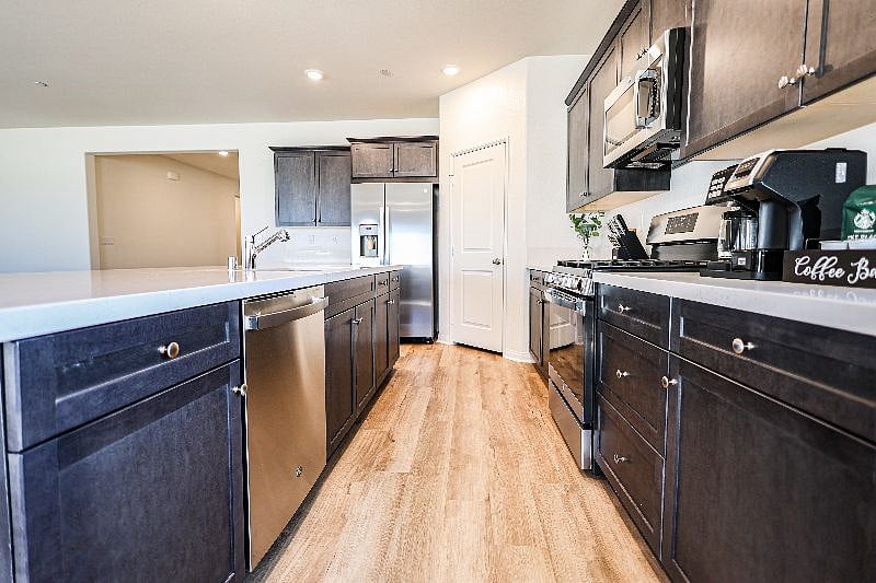 Fully equipped kitchen for cooking daily meals or baking cookies!!
