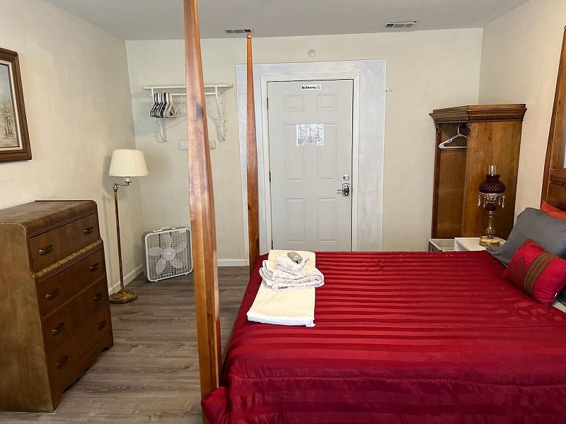 Room 3 in penhouse side look. Bright and private clean  room. room 3: $900