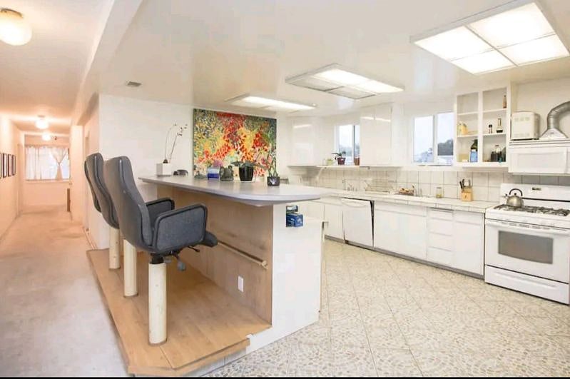 This is designed for penhouse to hosting lowest rate in our city to not to your comfort as if you are living the huge 2600 sq ft house along. We short it done on covid season due to protect provided tenant. Until he retired and move on traveling. 