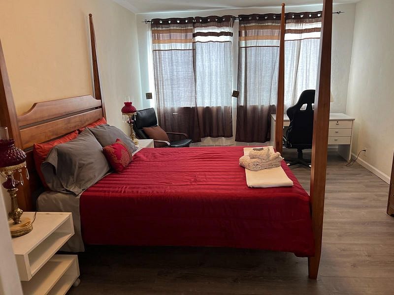 room 3 : $900