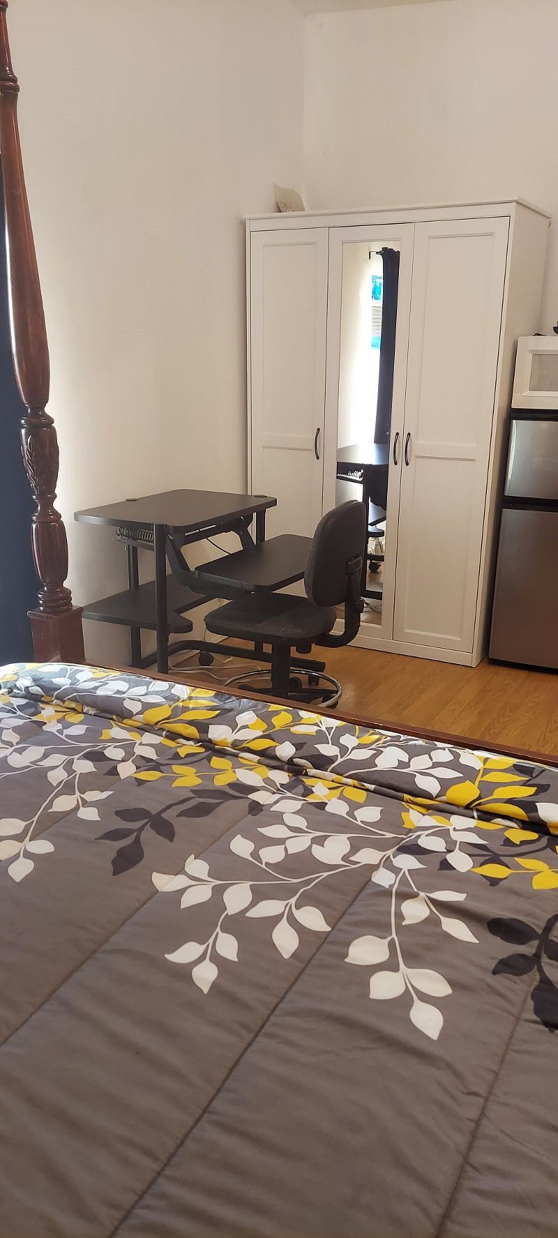 Studio 2:  2ed floor with everything you need for monthly or long lease. Please call or text me for more photos and details. $1400 Thanks for looking here. Studio 3