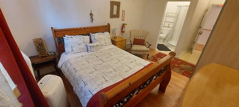Studio 3: 9 steps up from ground. In 24000 sq ft property with gated parking. Please call or tax for more photos and details. Thanks for looking. $1500
