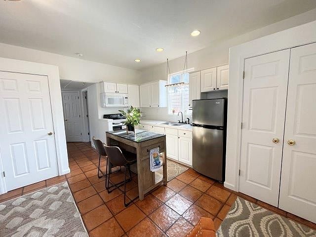Kitchen with stove and refigerator