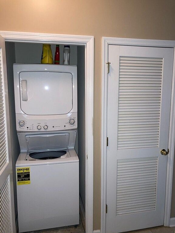 Washer/Dryer Unit.
