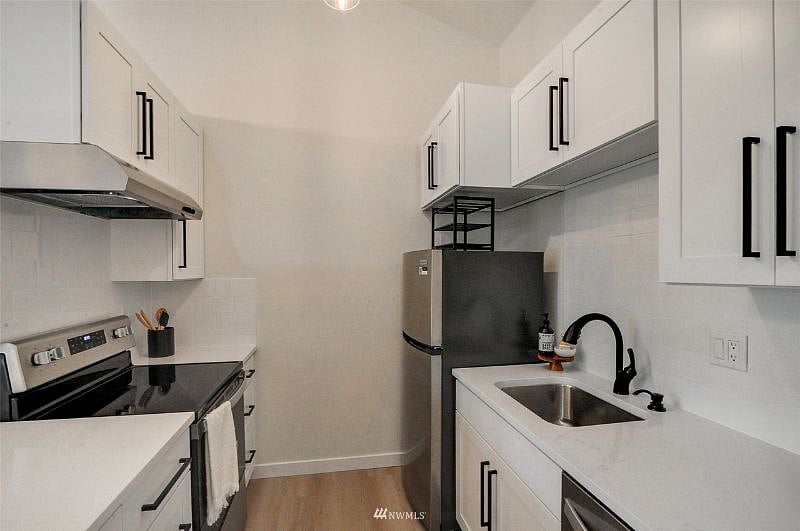 Furnished Finder property 590010_1 photo 16