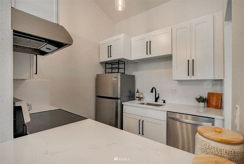 Furnished Finder property 590010_1 photo 15