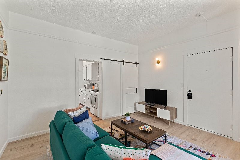 Furnished Finder property 590291_1 photo 4