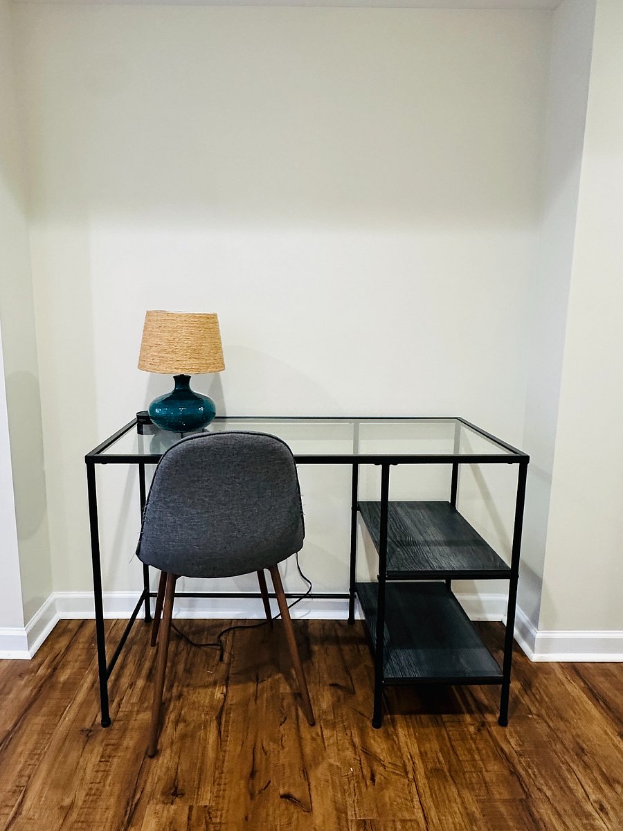 Desk in 2nd bedroom.
