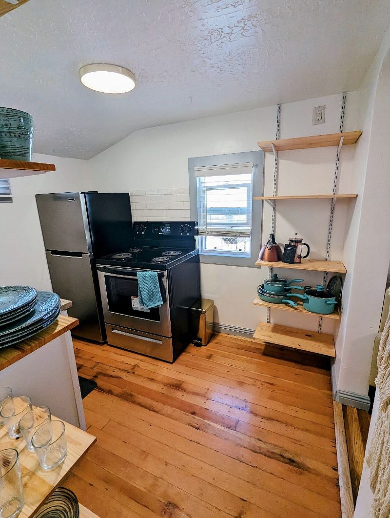 Furnished Finder property 590675_1 photo 3