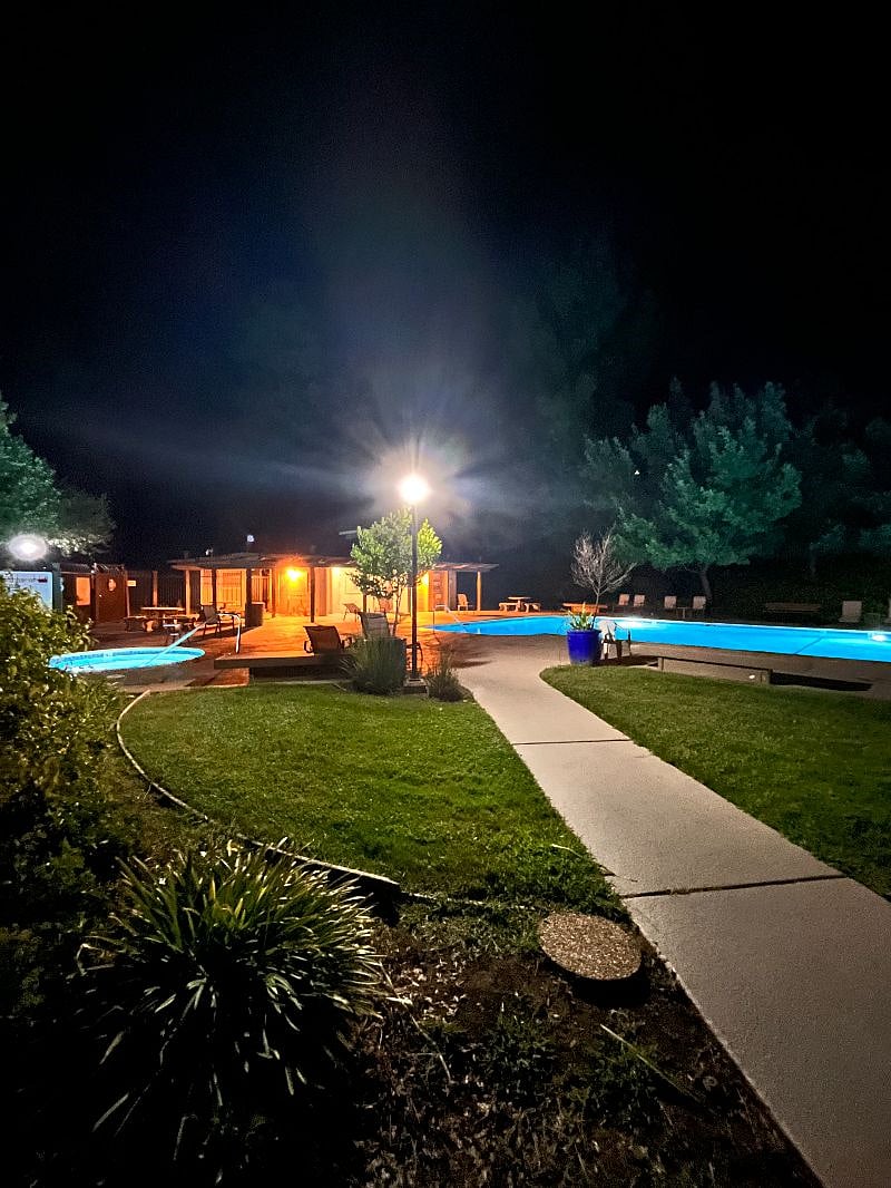 Complex pool and Jacuzzi. Access by key *Open in spring and summer.