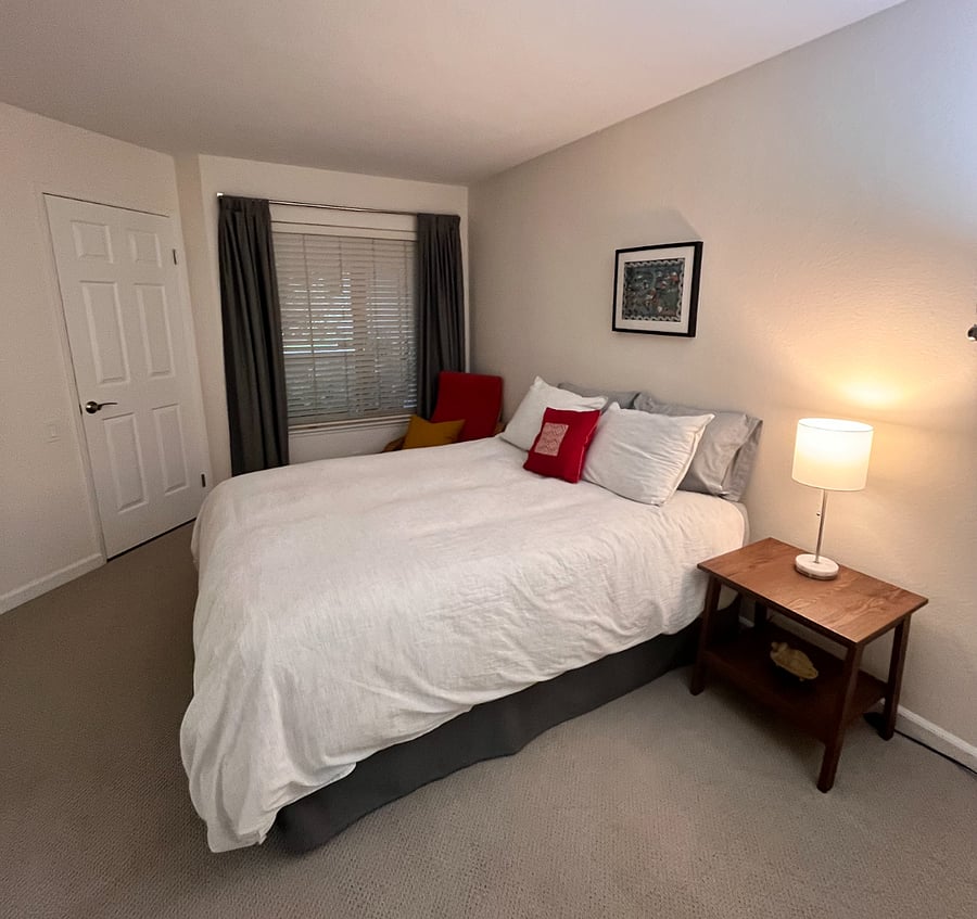 Private Room w/New Leesa mattress (Queen)