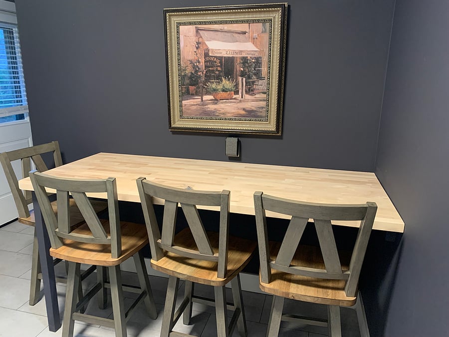 Great eating area in the kitchen to enjoy meals on the fly.