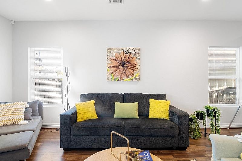 Furnished Finder property 590999_1 photo 3