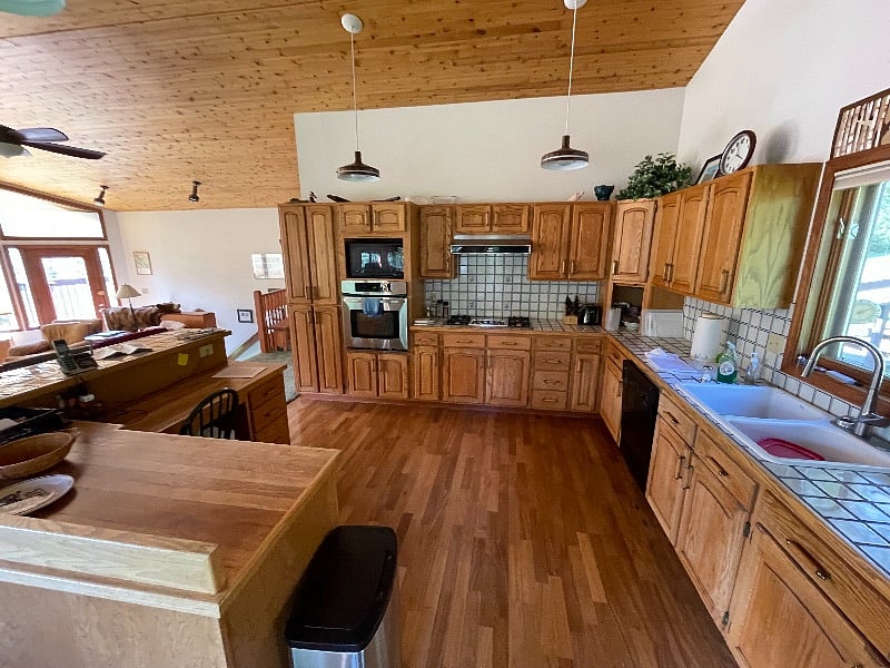 Up stairs full kitchen.