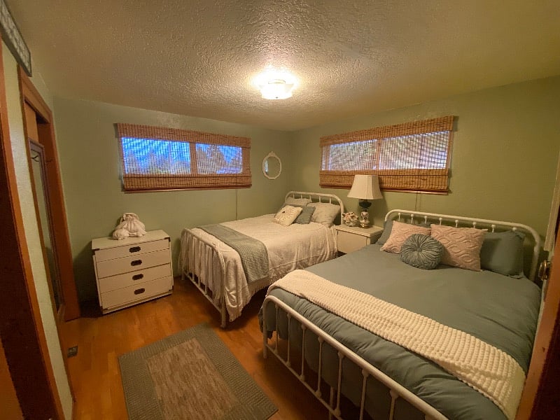 2nd room with two double beds. Double closets